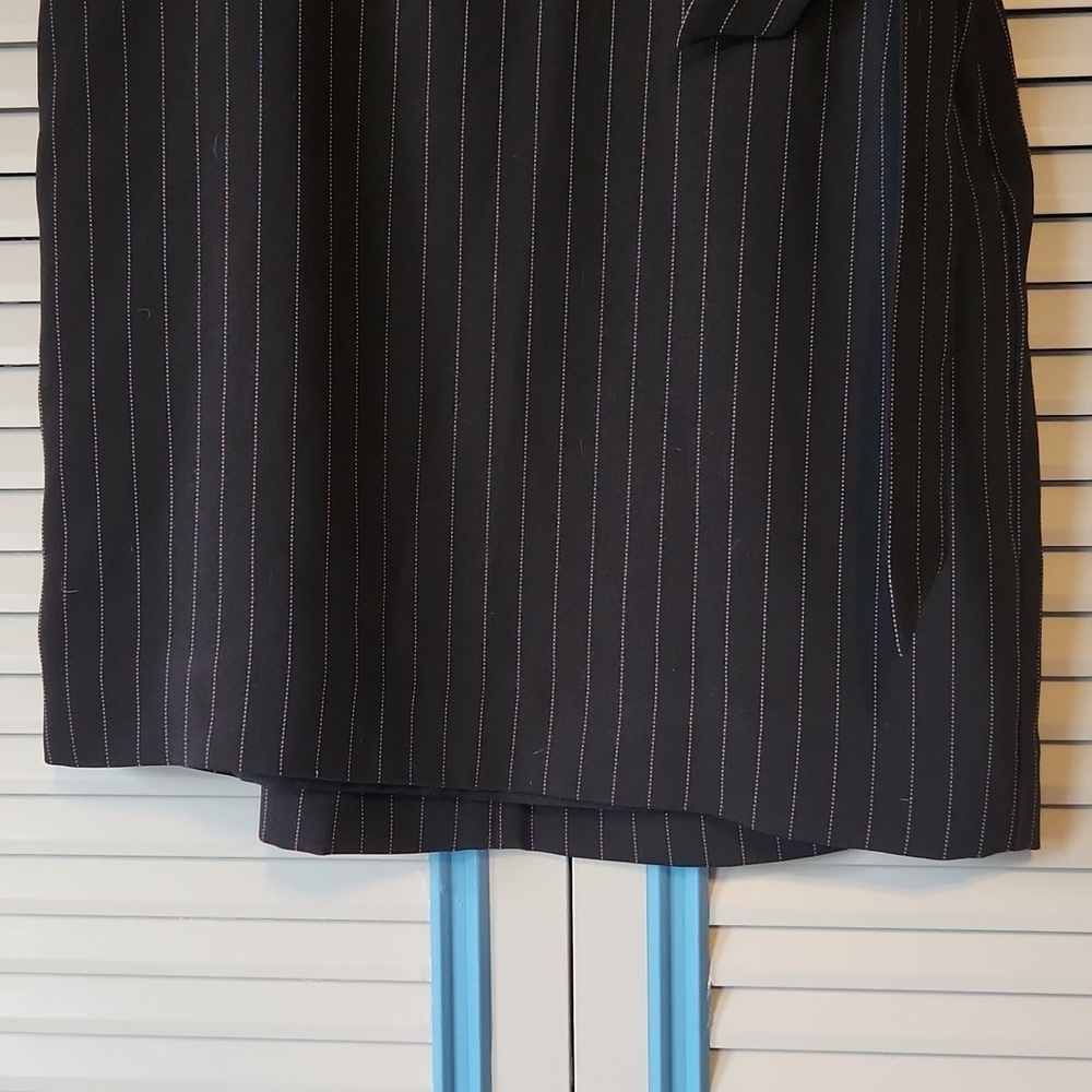 Express Black & White Pin Stripe Skirt - Picture 5 of 11